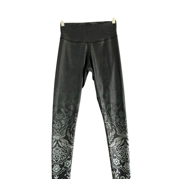 NIYAMA "Midnight Kiss" No Slip Waist Leggings Size Small - Picture 1 of 11
